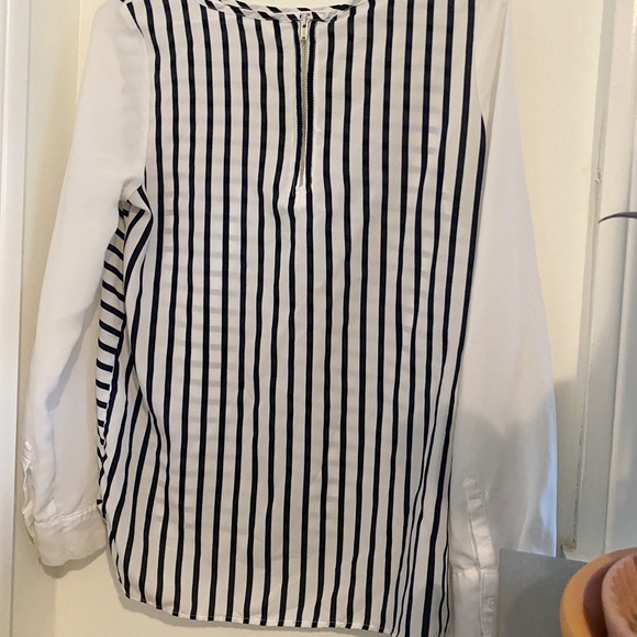 Flowy blouse with navy blue stripes - Picture 2 of 2